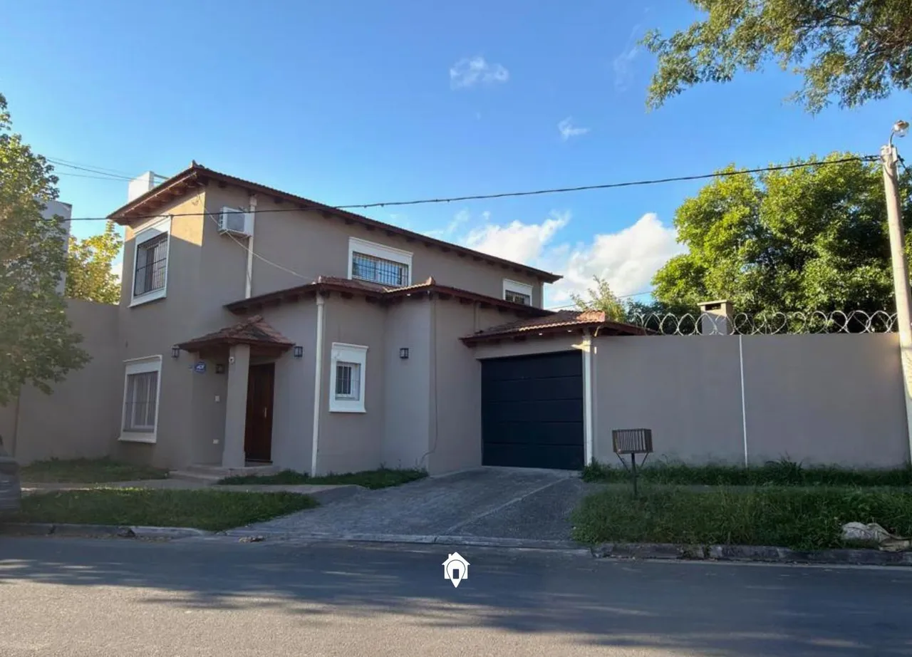 Casa en Los Pacaras y Las Acacias
