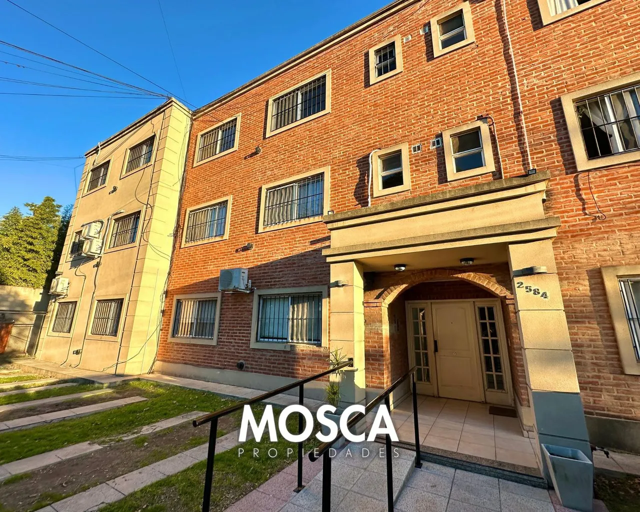 Departamento en DOS AMBIENTES CON COCHERA EN VENTA MORENO CENTRO