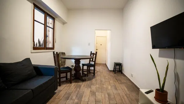 Departamento en URBAN CLASSIC – Techos altos, luz natural y ubicación estratégica