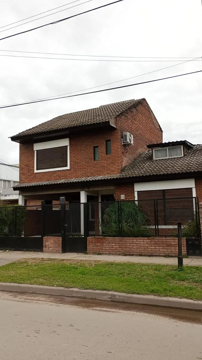 Casa en Venta Casa con Altillo en Ing Machwitz Escobar sobre Calle Lambaré
