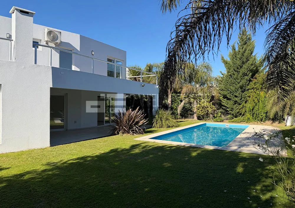 Casa en Ayres de Pilar