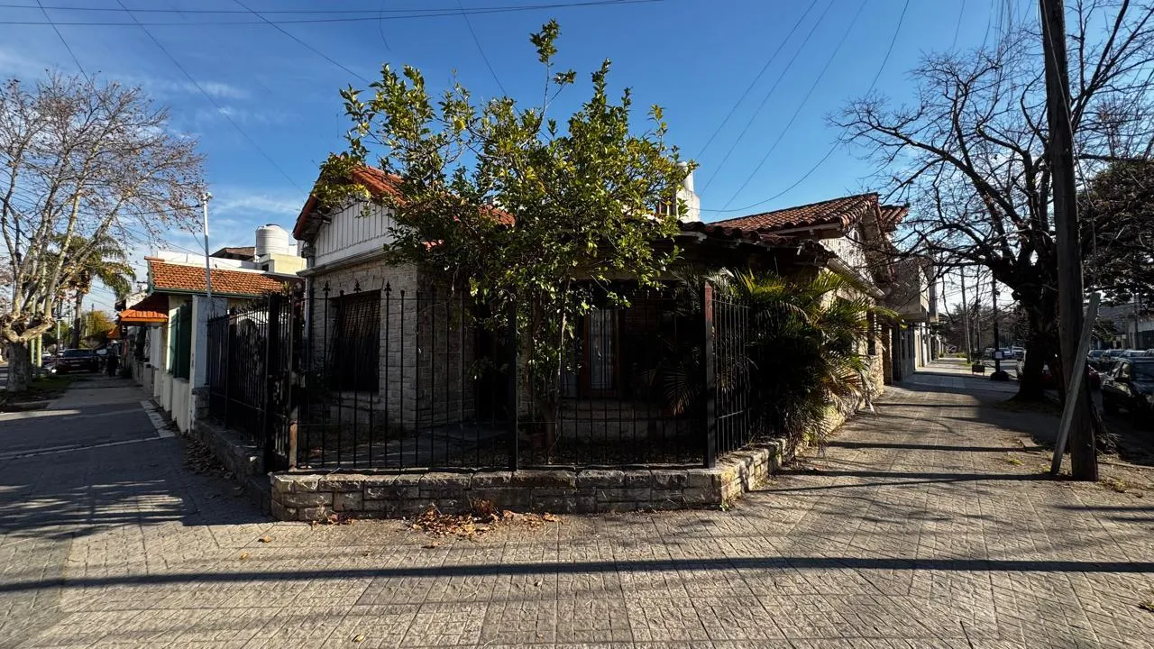 Casa en Derqui al 800