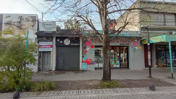 Local Comercial en Cantilo e/ 13 A y 13 B