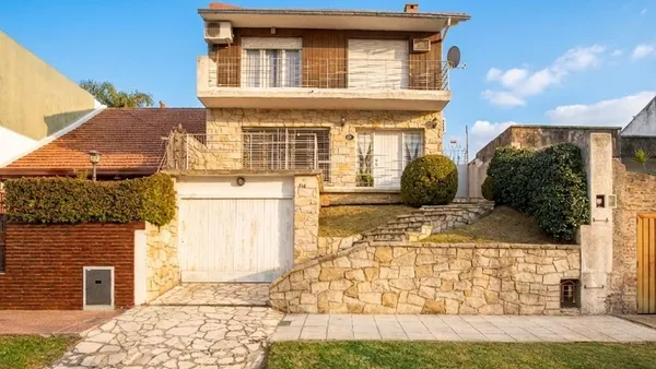 Casa en Derqui al 800