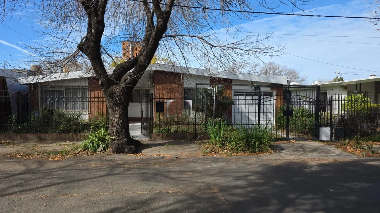 Casa en EUGENIO FORNELLS al 2300