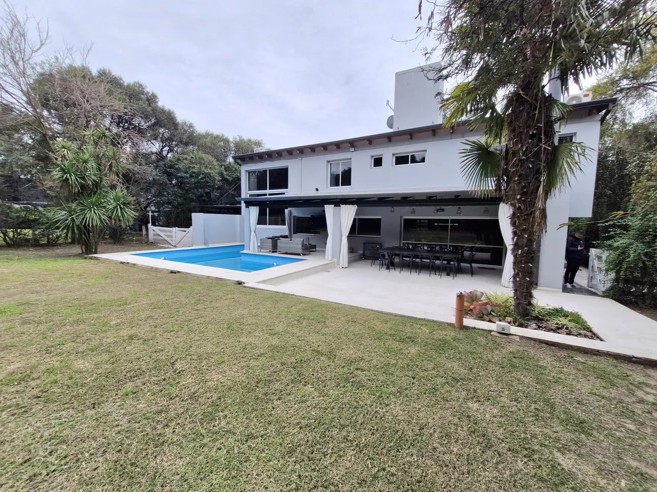 Casa en Av Ejercito Argentino al 9500