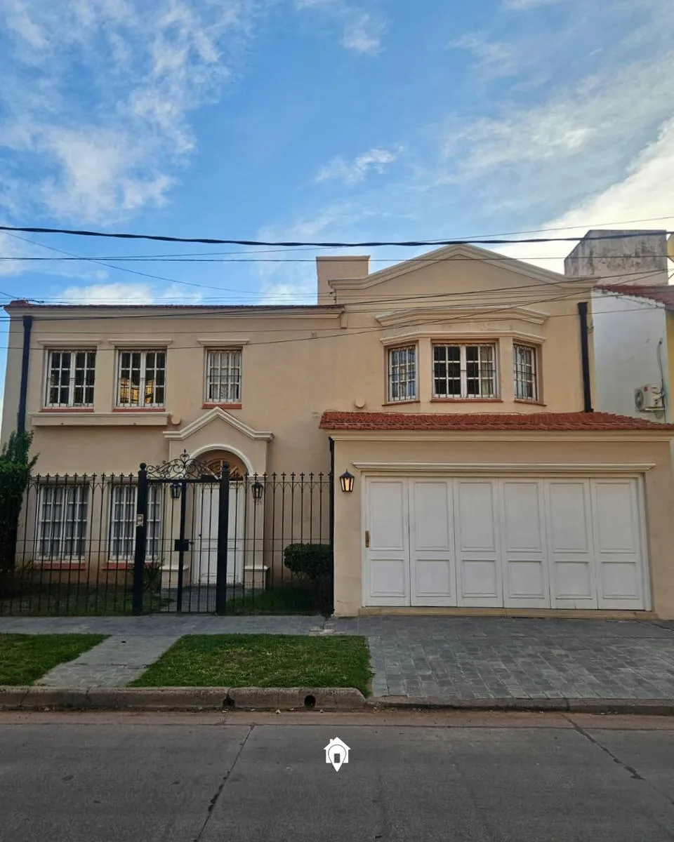Casa en Los Durazneros al 1100
