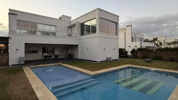 Casa en LAGOS DE CANNING 1