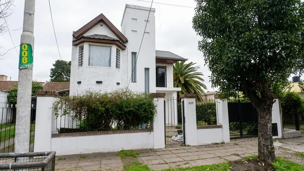 Casa en Almirante Brown al 500