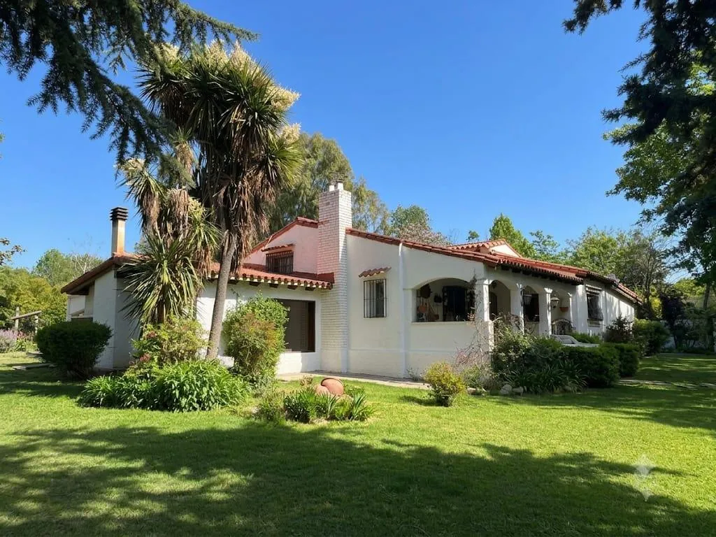 Casa en LARREA - CHACRAS DE CORIA