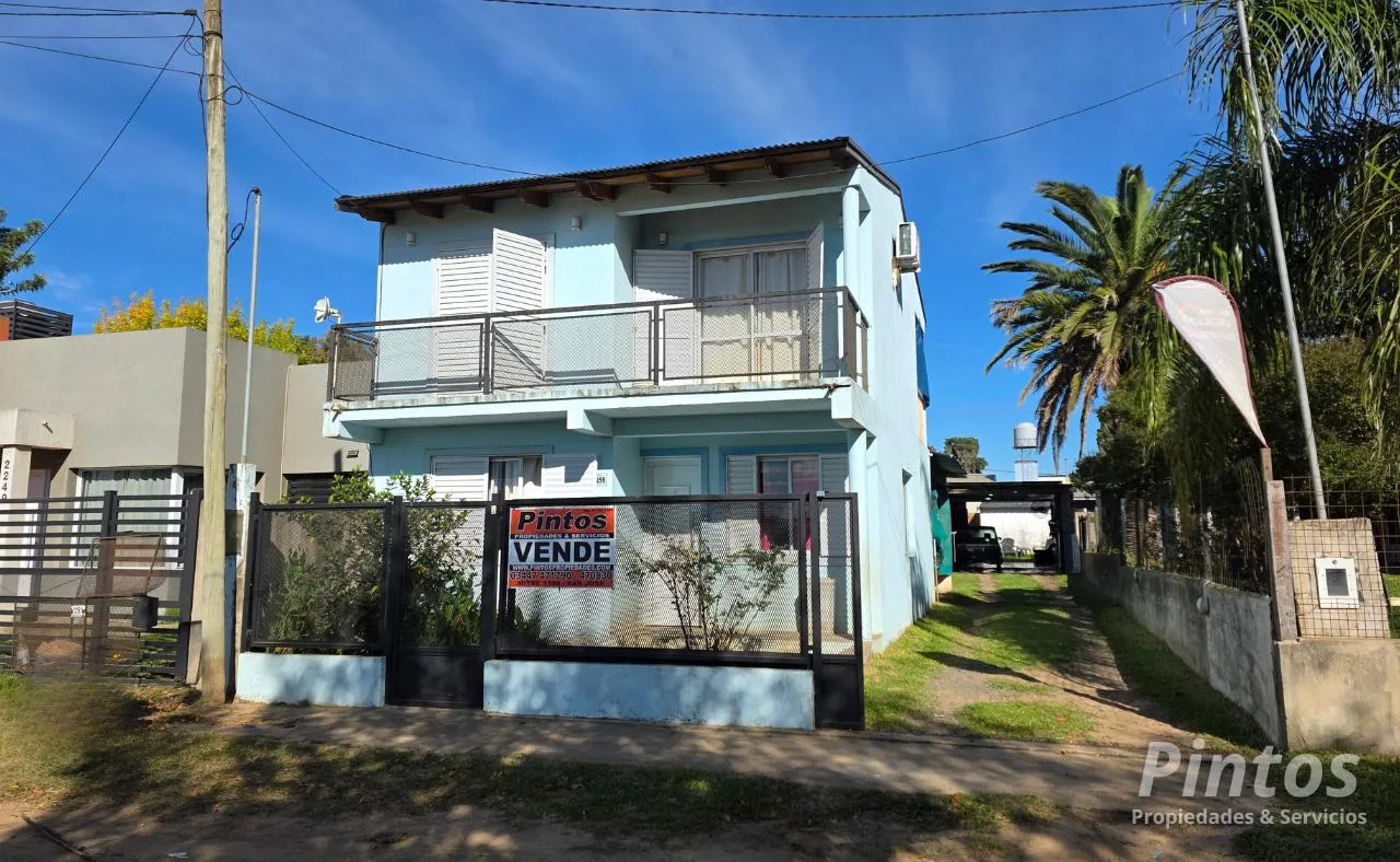 Casa en Brouchoud e/ Primera Junta y Salta