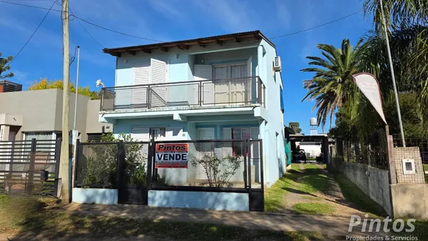 Casa en Brouchoud e/ Primera Junta y Salta