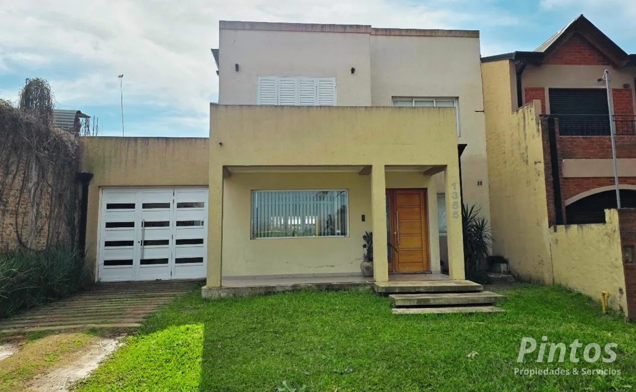 Casa en Acceso Dr. Bastián (a mts de Avellaneda)