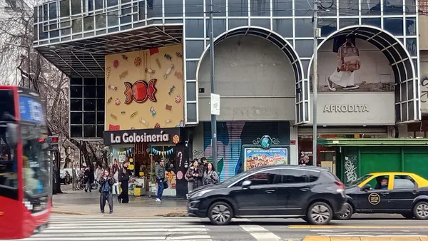 Local Comercial en Cabildo 2002, entre Juramento y Echeverria