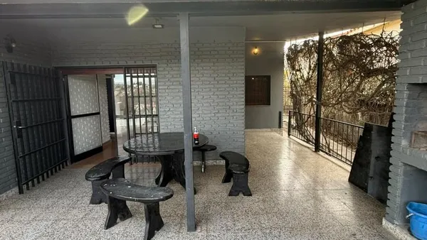 Casa en jorge newbery al 900
