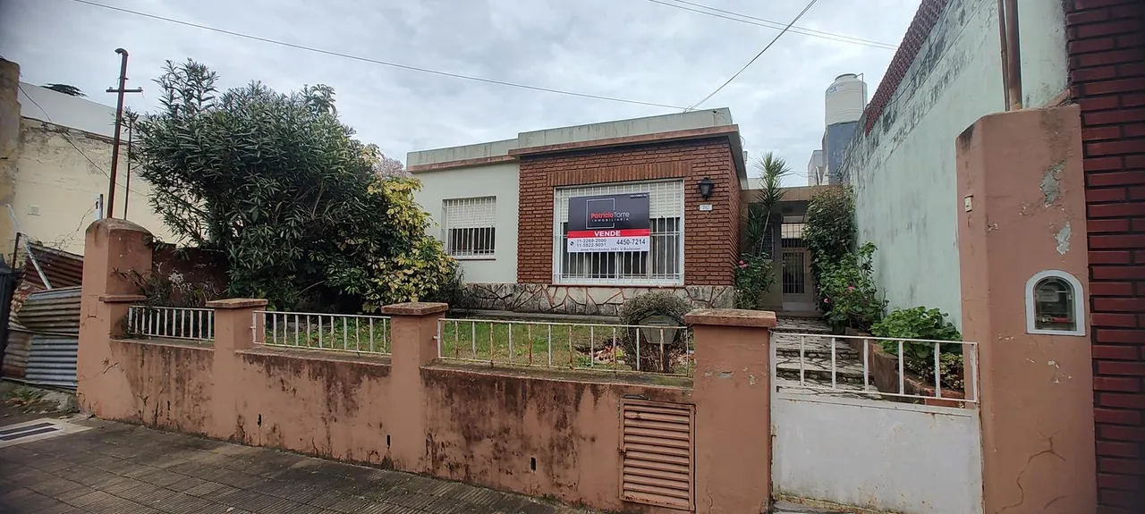 Casa en pasaje cook al 2900