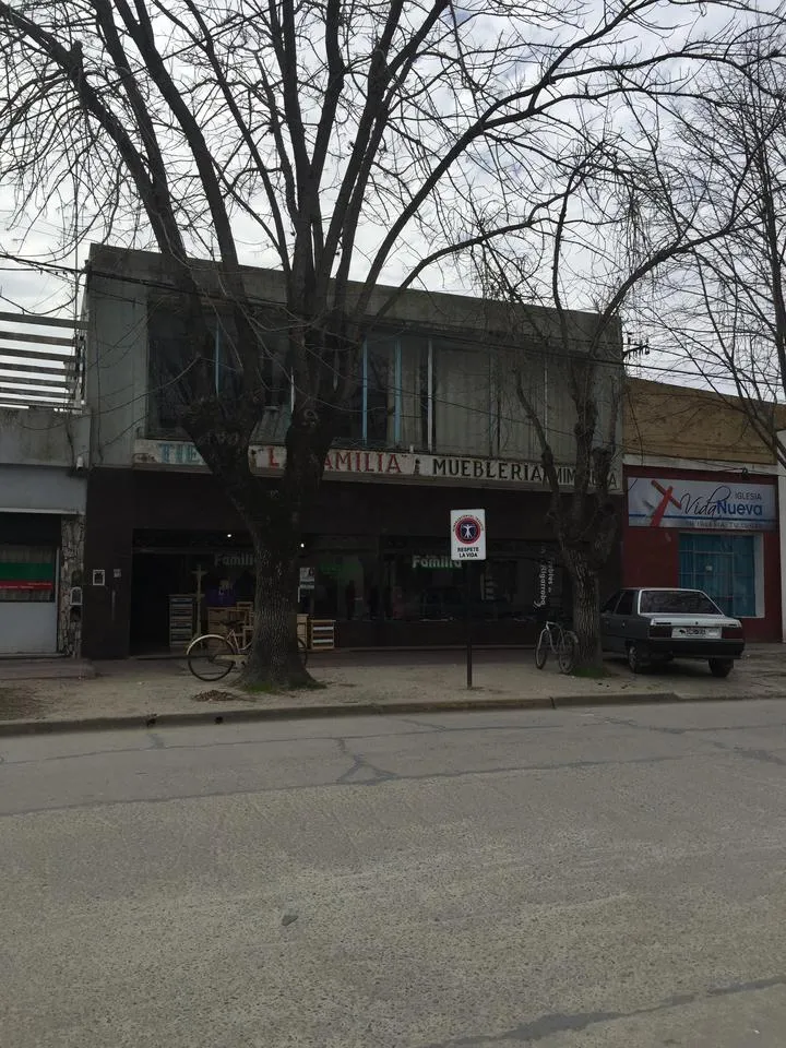Local Comercial en 30 e/ 27 y 29 - Veronica