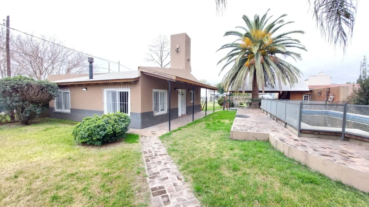 Casa en Presidente Juan Domingo Perón y Vélez Sarfield