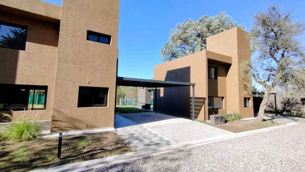 Casa en AV. MALVINAS ARGENTINAS