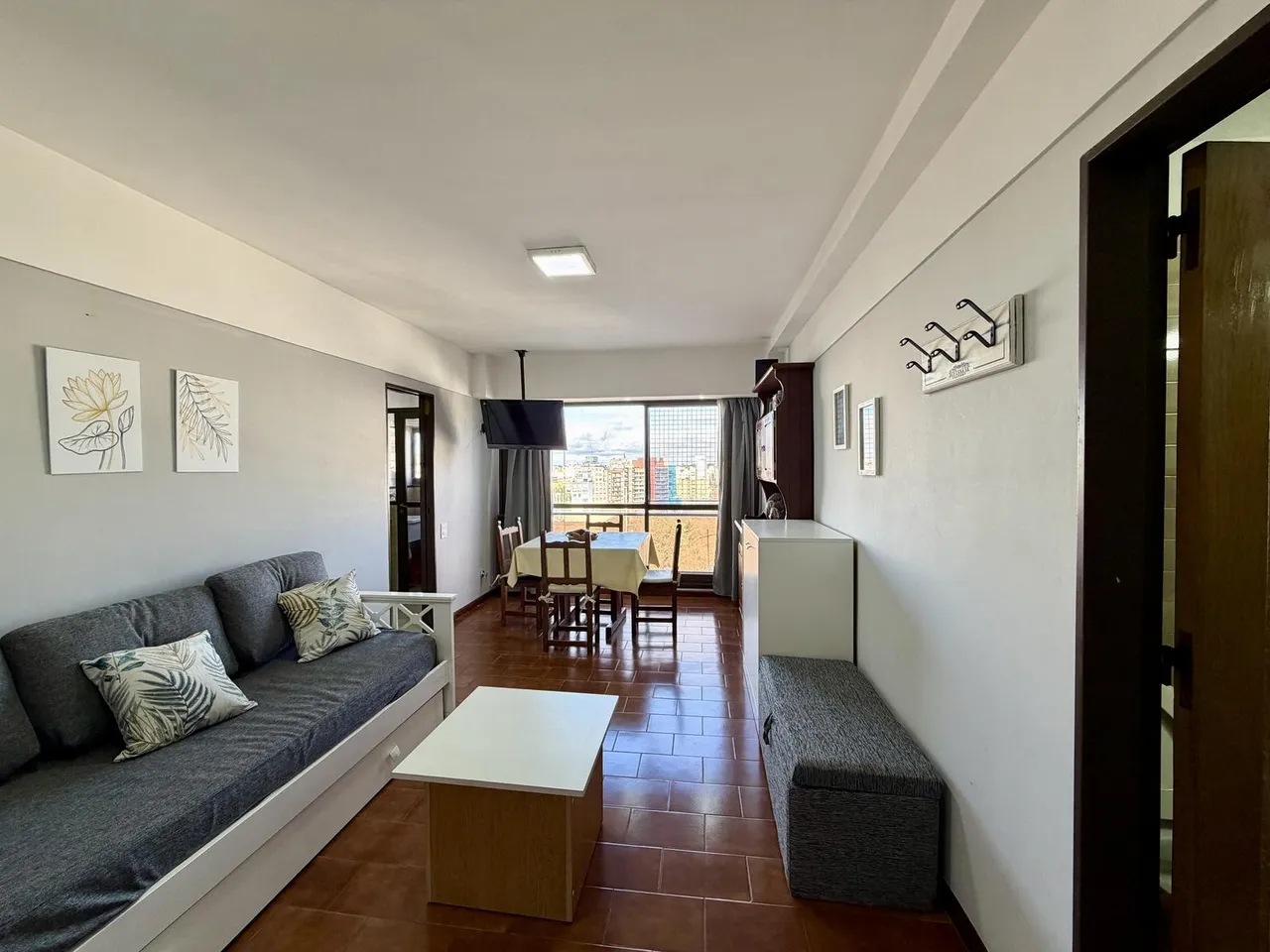 Departamento en Hipólito Irigoyen 1400. Monoambiente. Alquiler 24 meses.
