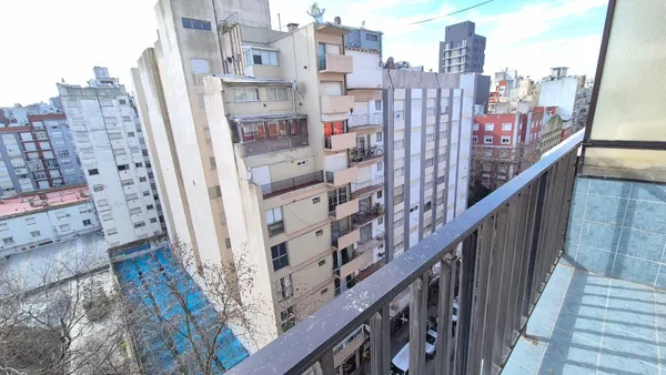 Departamento en MORENO al 2400
