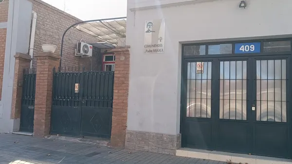 Local Comercial en Juan Agustin Maza al 400
