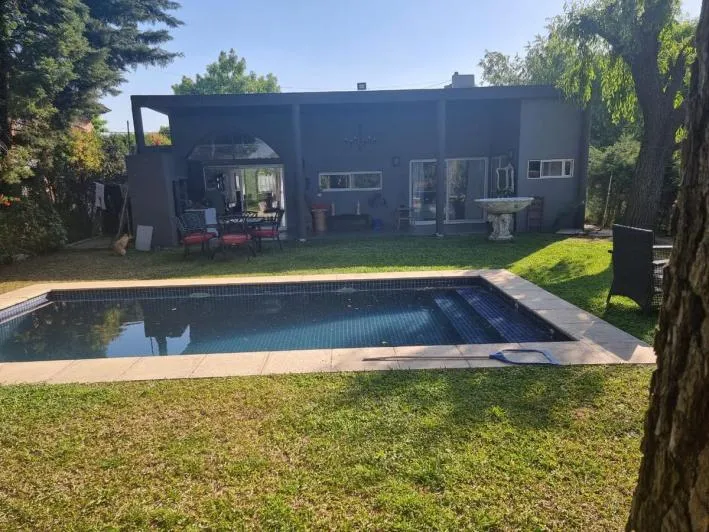 Casa en escribano Vazquez al 3550