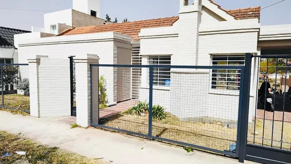 Casa en Raul Rina al 8400