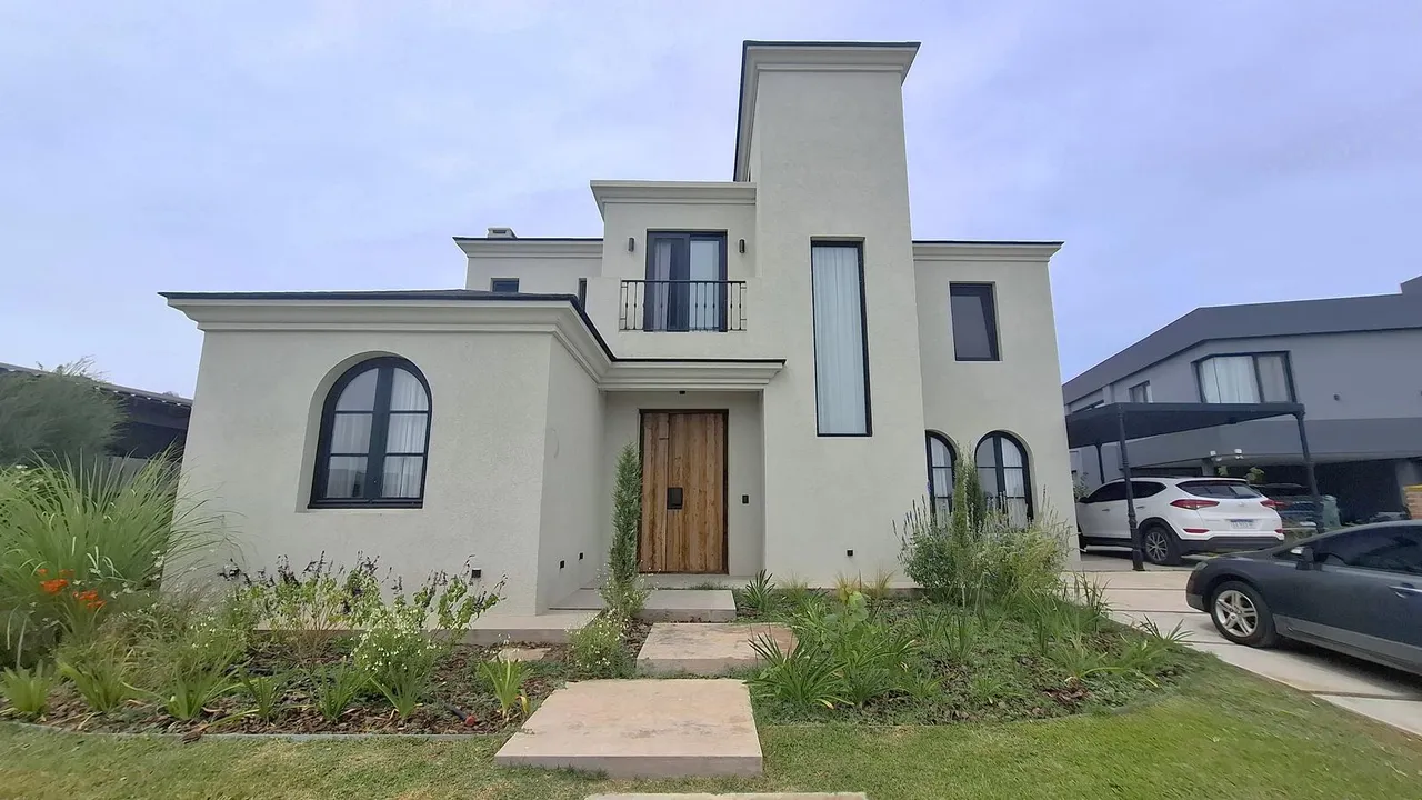 Casa en José Hernández al 6400