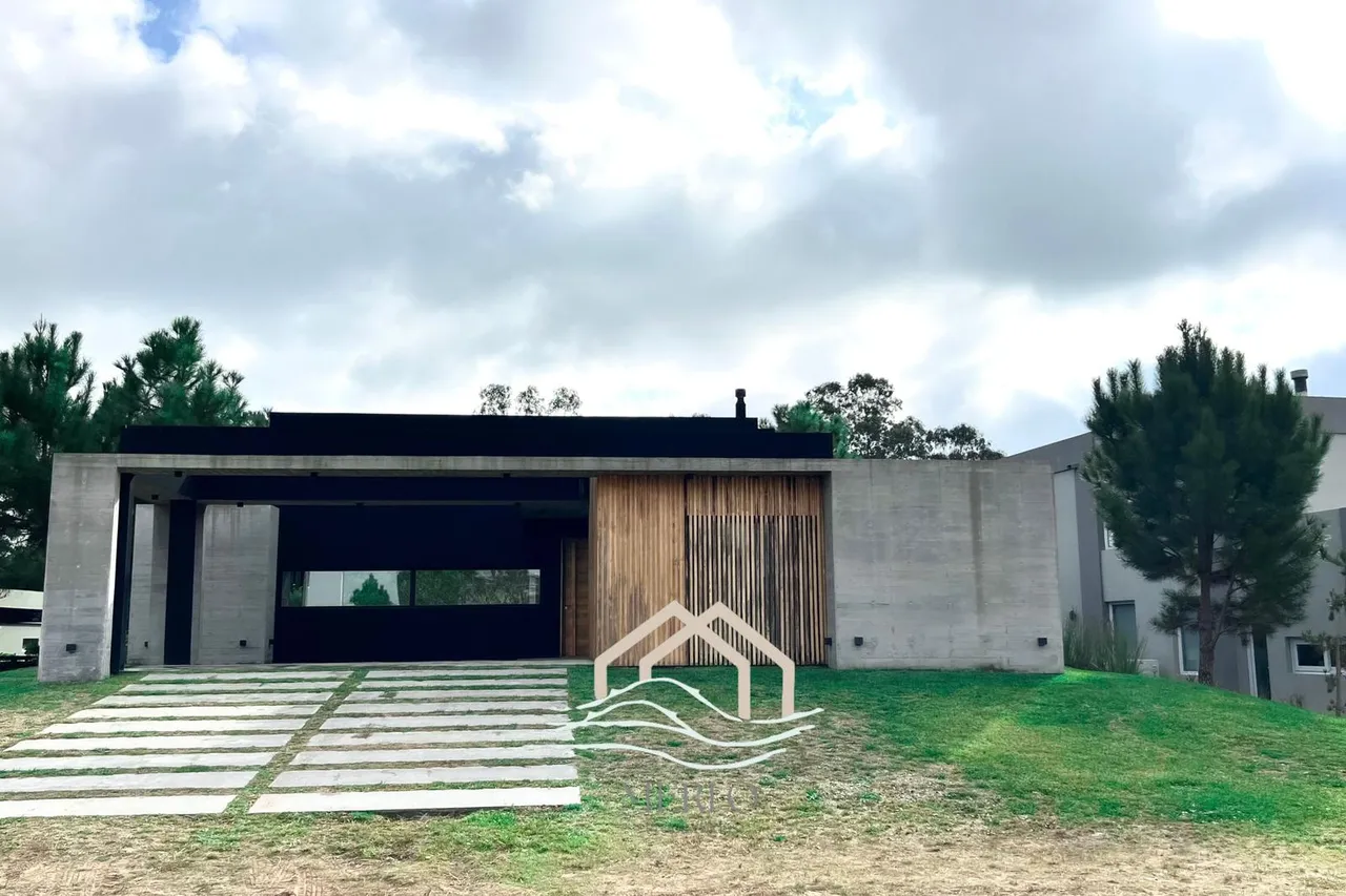 Casa en Deportiva al 300