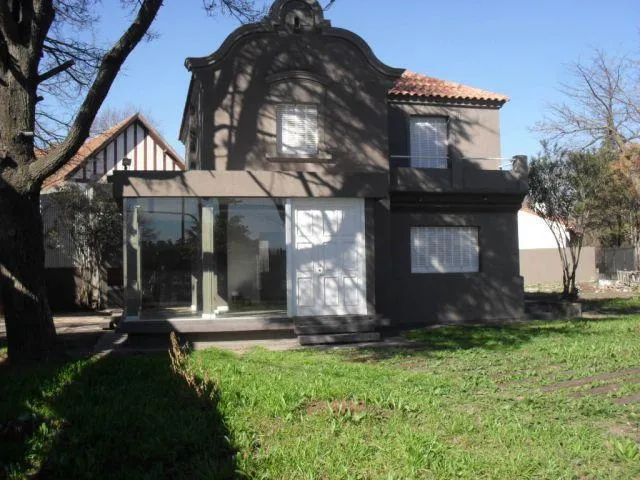 Local Comercial en Camino Centenario y Diagonal 93
