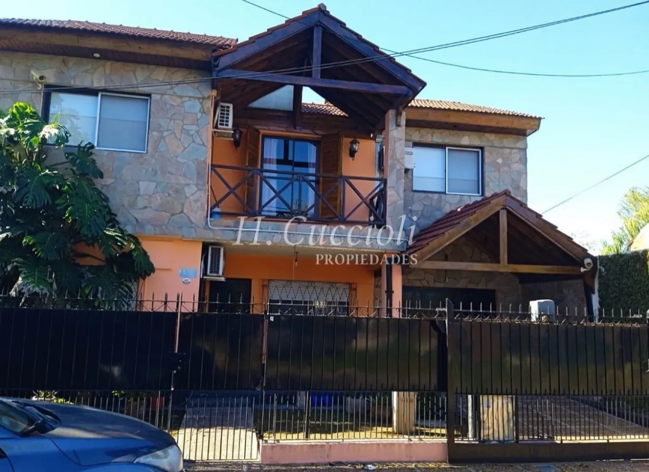 Casa en Ayacucho al 900