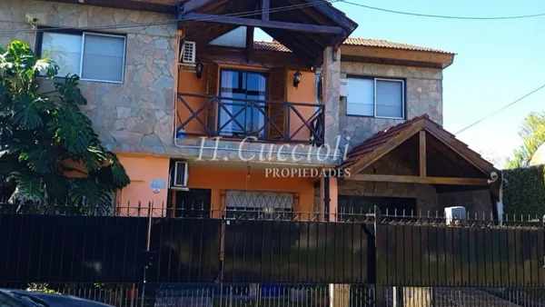 Casa en Ayacucho al 900