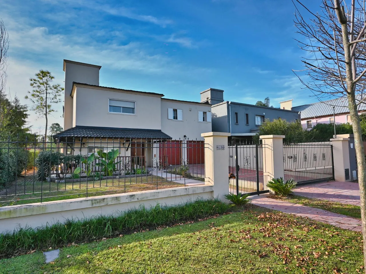 Casa en Santa Coloma al 9100