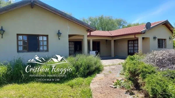 Casa en Casa de 4 ambientes en EL Hoyo, con acceso al Río Epuyén -PERMUTA (FC-145)