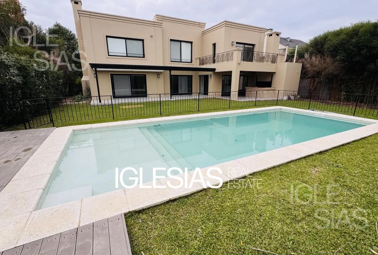 Casa en Avenida de los Lagos al 5800