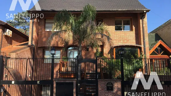 Casa en Int. Jose E. Lopez al 100
