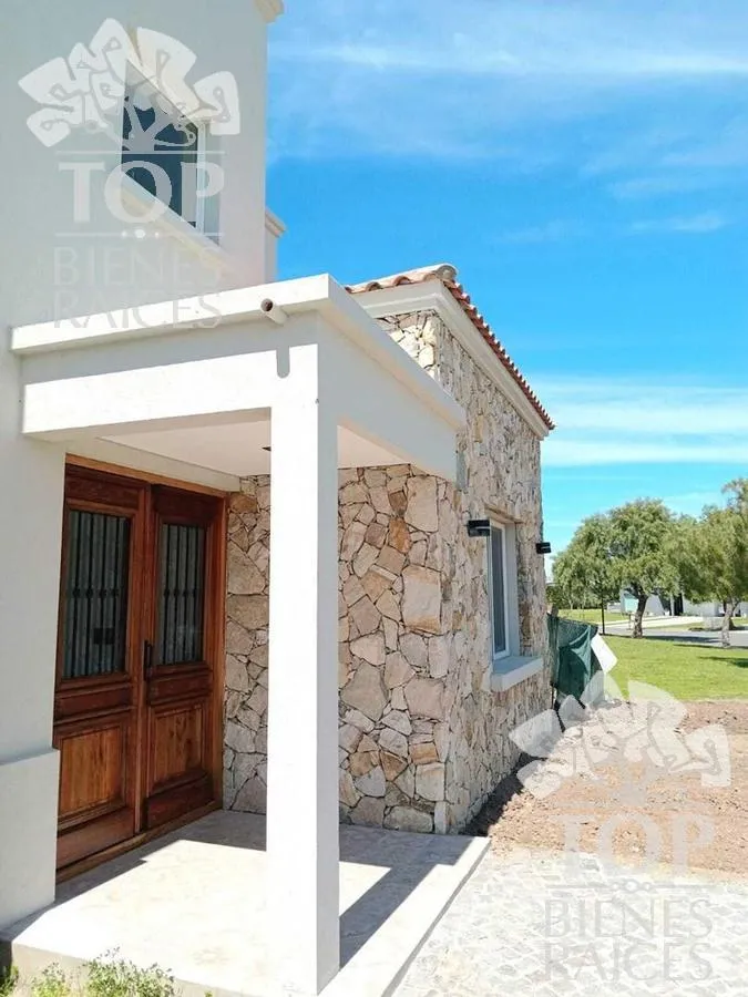 Casa en Avenida de los lagos 100