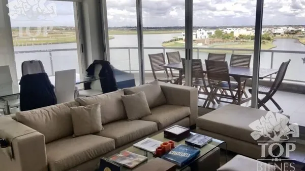Departamento en Av del Golf 100