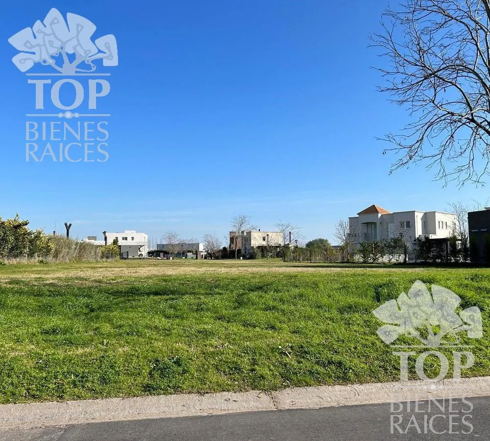 Terreno en El Canton + Barrio Golf 300