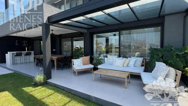 Casa en Avenida de los lagos 100