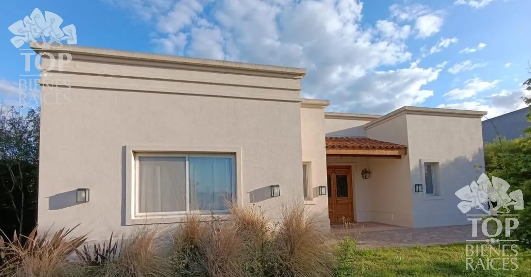 Casa en Avenida de los lagos al 100
