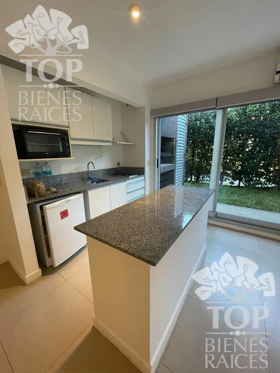 Departamento en Av del Golf al 600