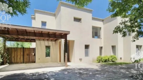 Casa en boulevard de todos los santos 5600