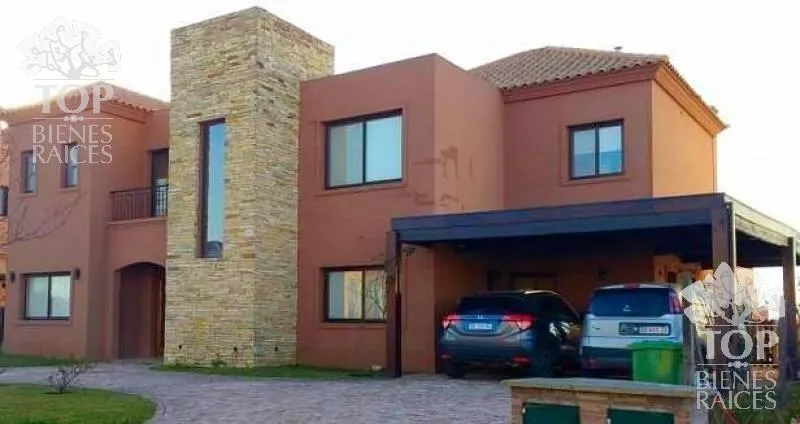 Casa en Dean Funes 2000