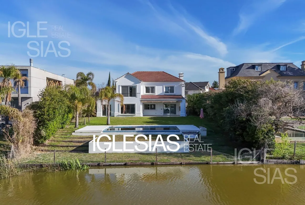 Casa en Av. de Los Lagos al 4300