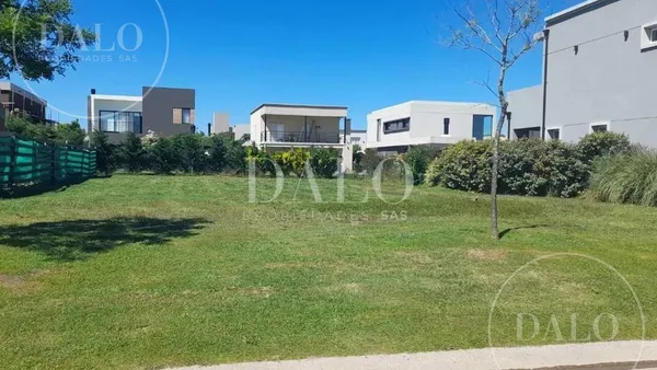 Terreno en Av. de Los Lagos 0