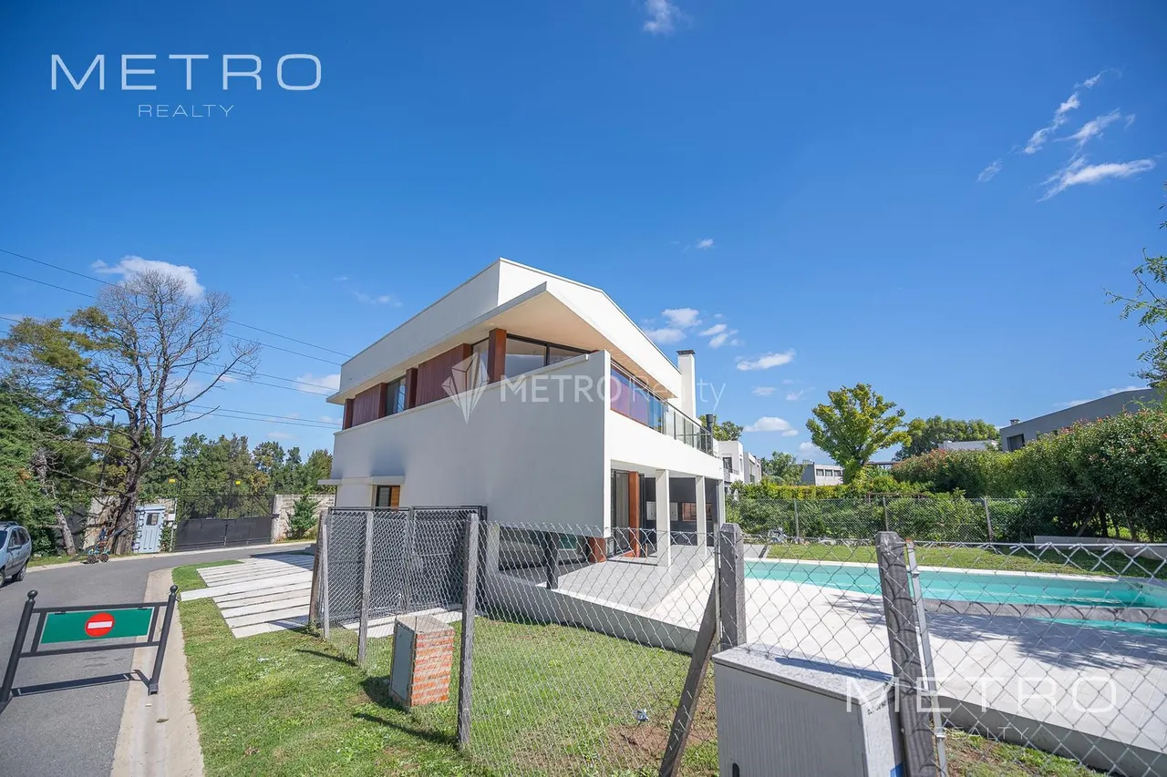 Casa en Carlos Tejedor al 1500