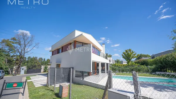Casa en Carlos Tejedor al 1500