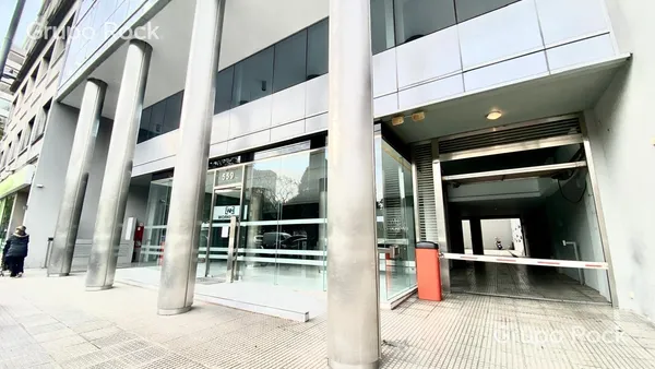 Oficina en Luis Maria Campos al 500